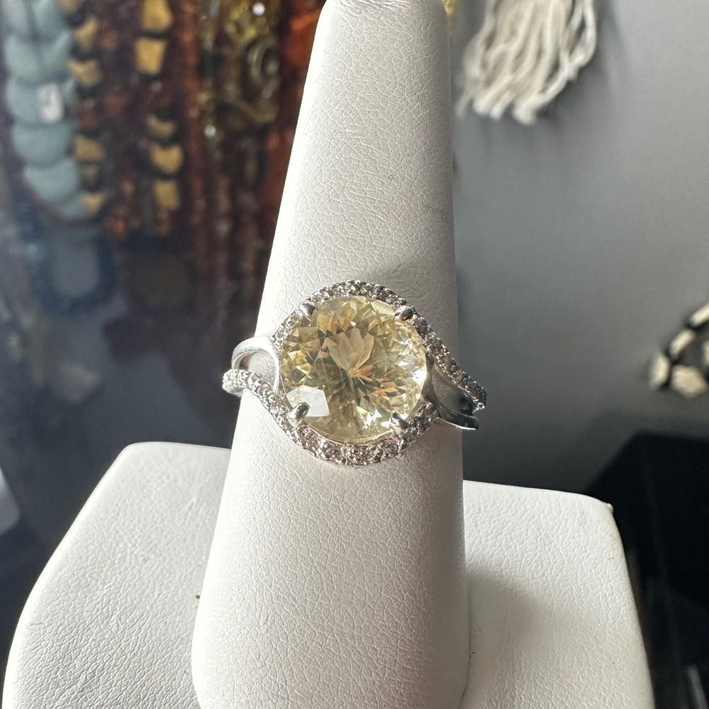 NWOT 10mm light round cut pale yellow labradorite, cz accent diamonds, 925 ring!